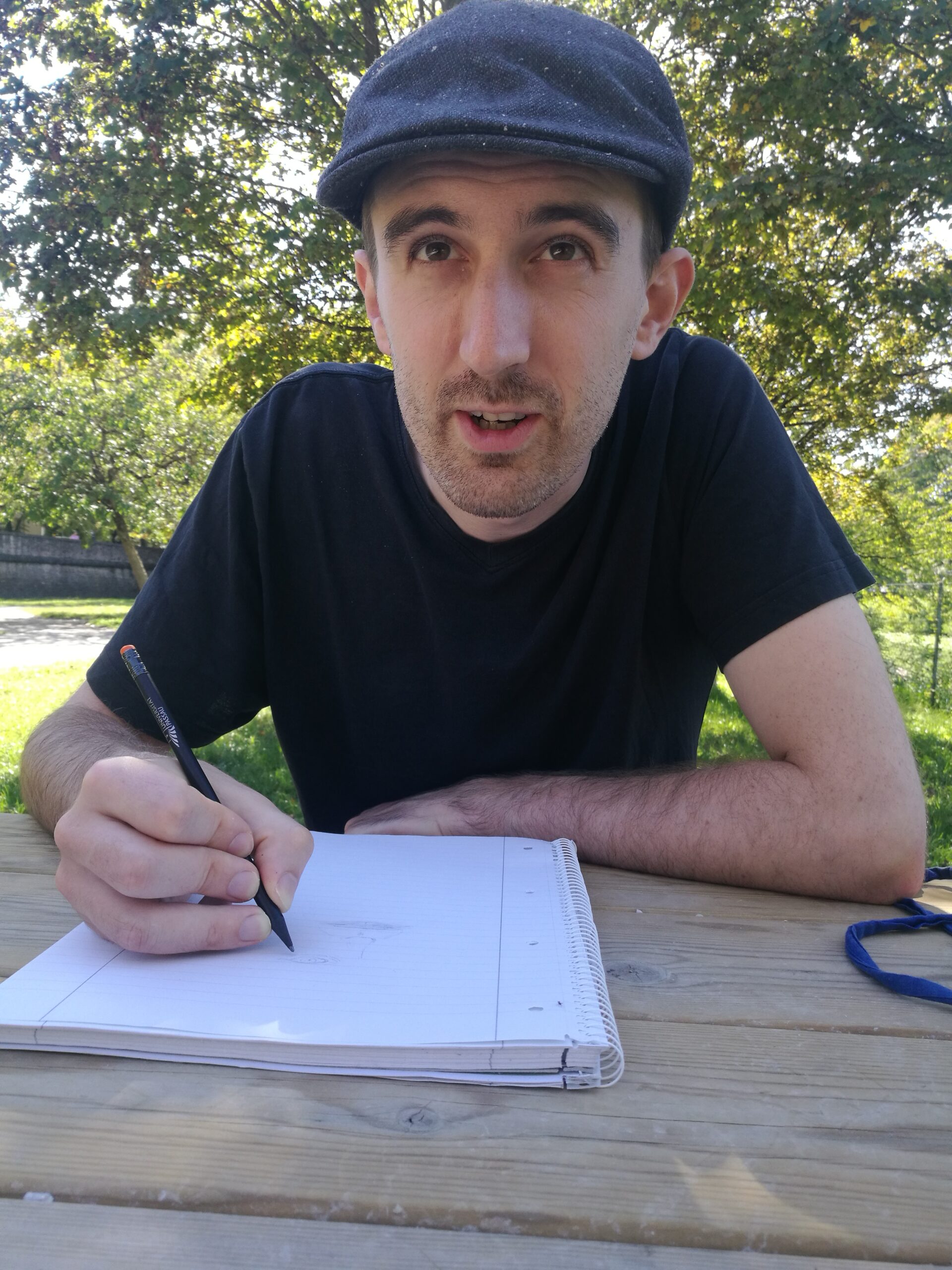 Emil Bach schreibend